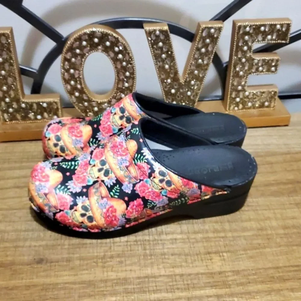 BJORK Swedish Vera Sugar Skull Patent Limited Clog Sz 38 /7.5 Comfort Slip-On